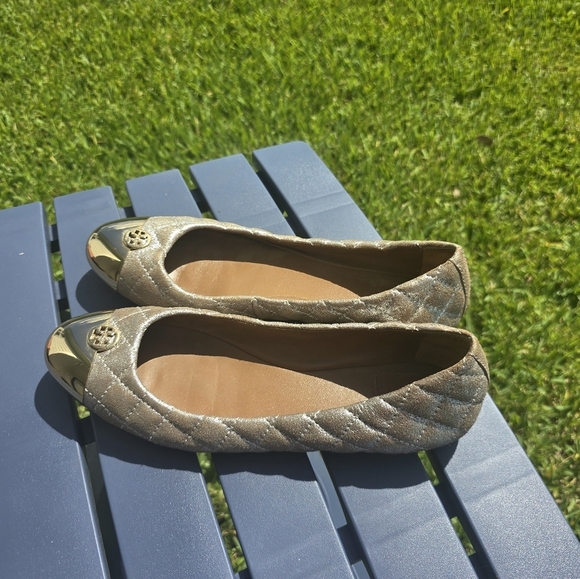 Tory Burch Women's Kaitlin Quilted Metallic Ballet Flats Size  9.5M Silver/Gold - Picture 16 of 16